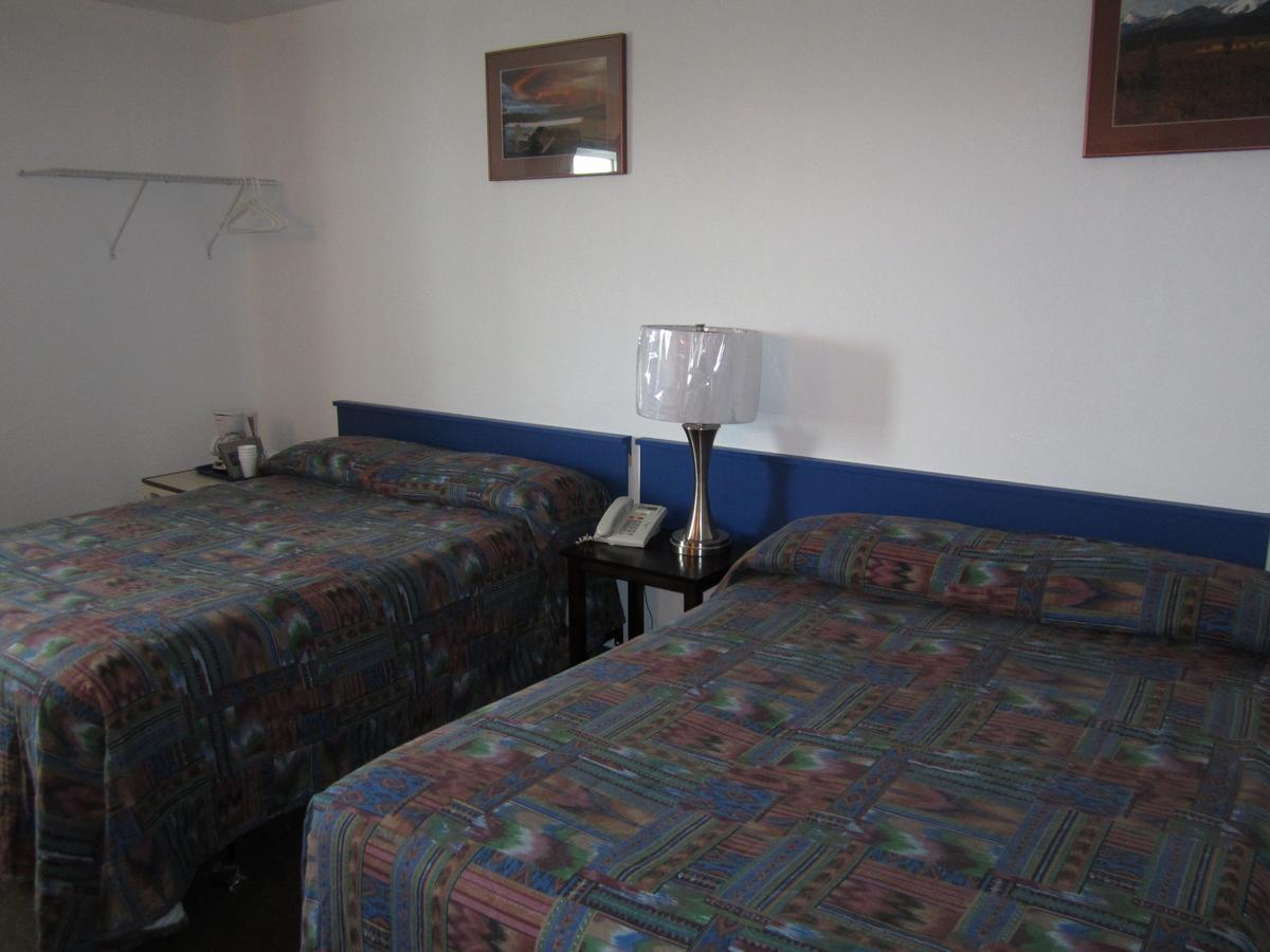 Nisutlin Trading Post Motel Teslin Room photo
