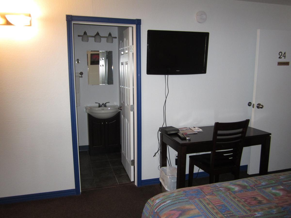 Nisutlin Trading Post Motel Teslin Room photo